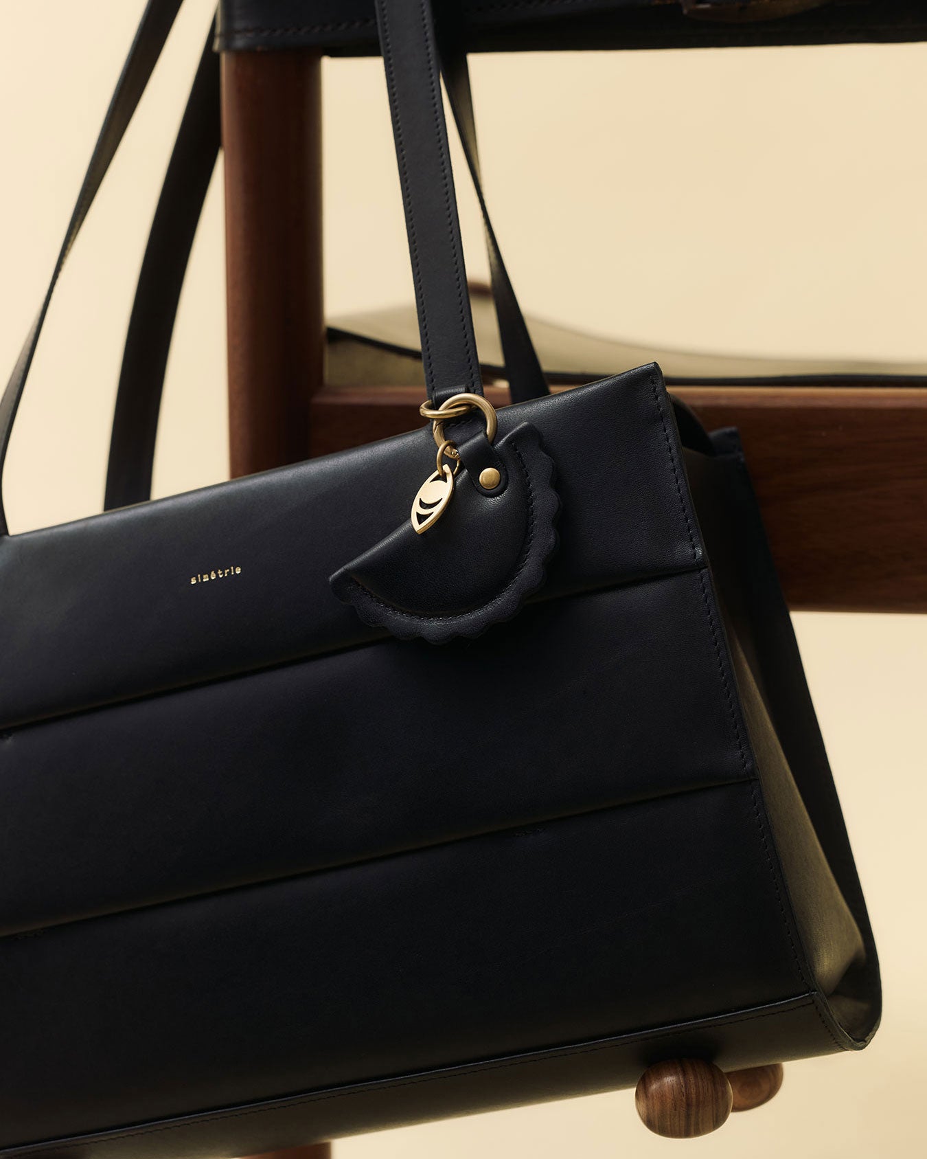 nurture tote / black rock