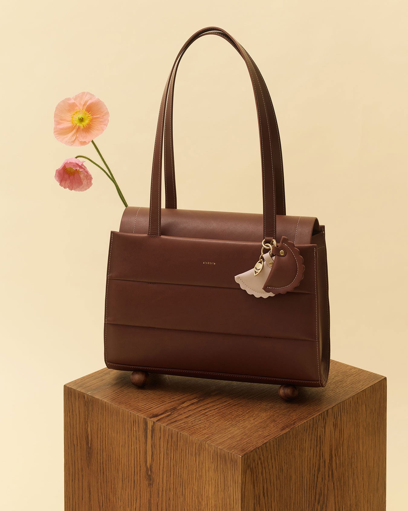 nurture tote / red rock