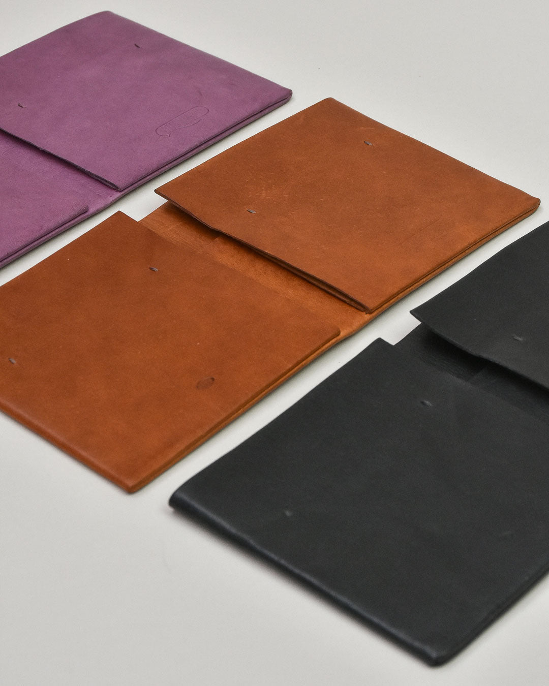 simetrie busyman x simétrie one piece bifold wallet / tan