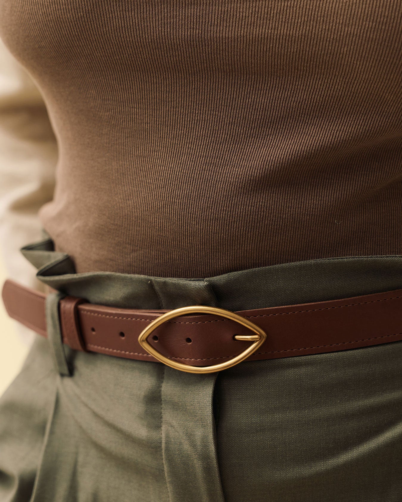 gaze belt / red rock