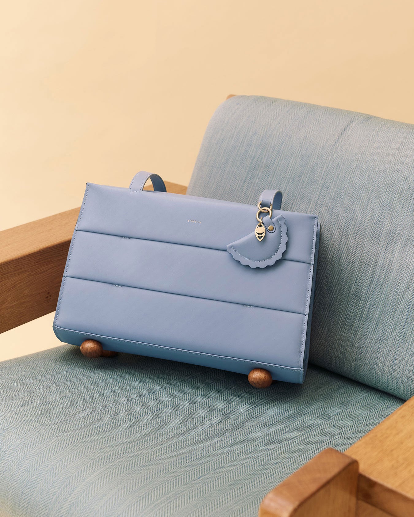 nurture tote / mist blue