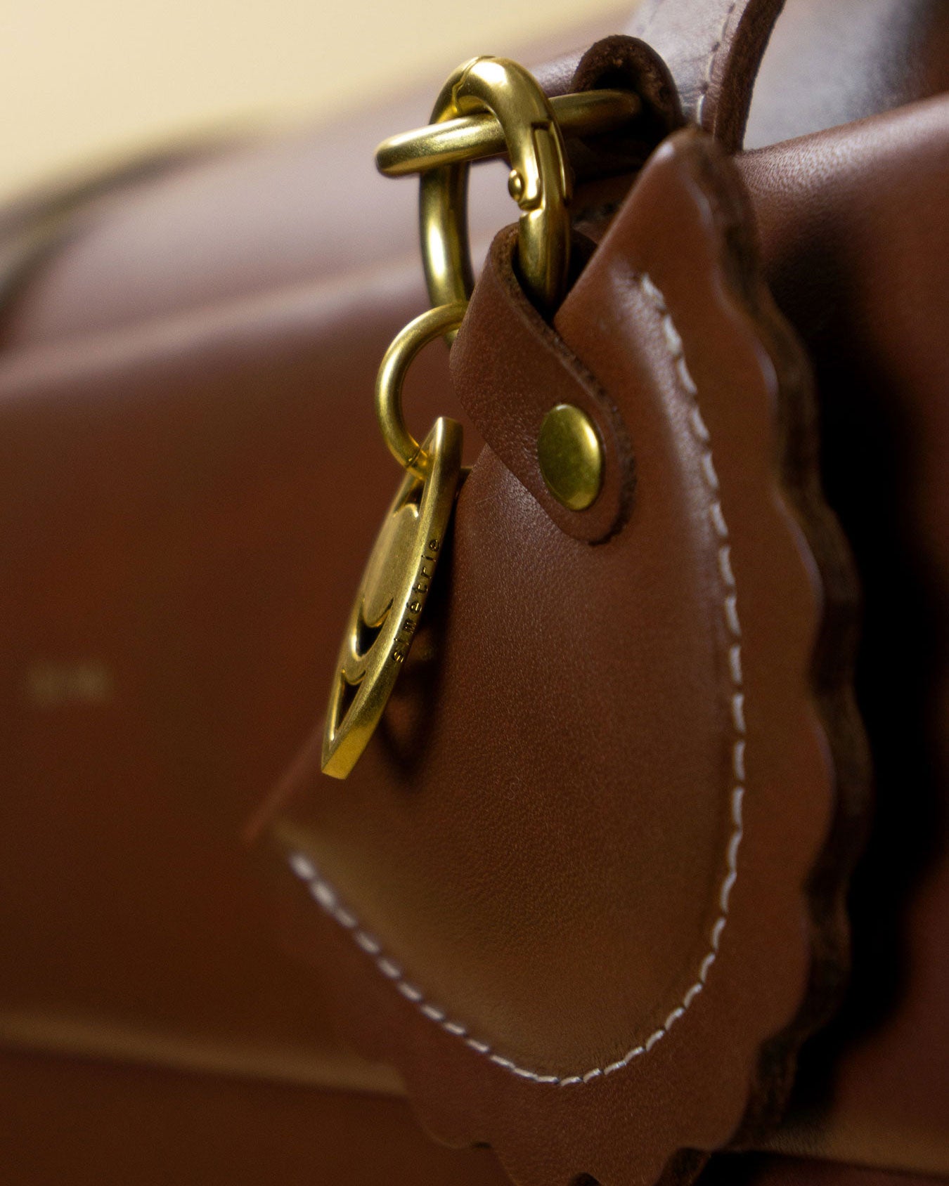 ravjul bag charm / red rock