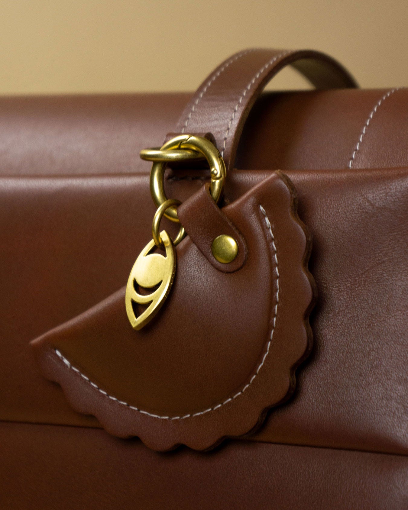 ravjul bag charm / red rock