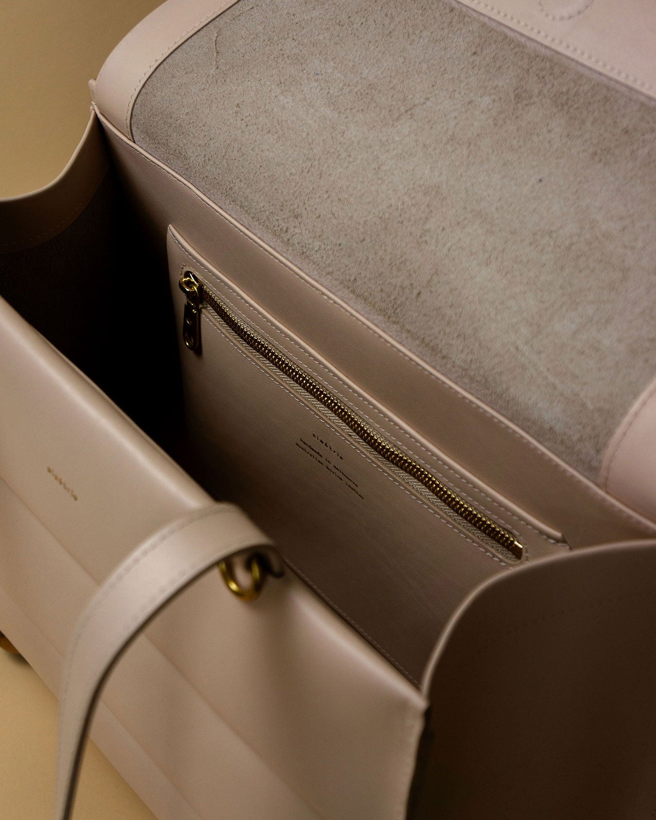 nurture tote / shell