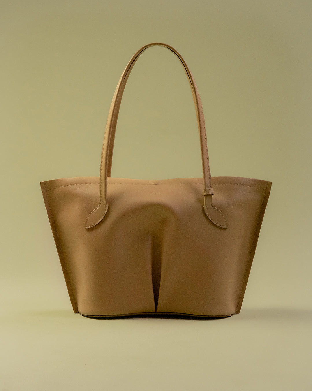 figura tote / almond