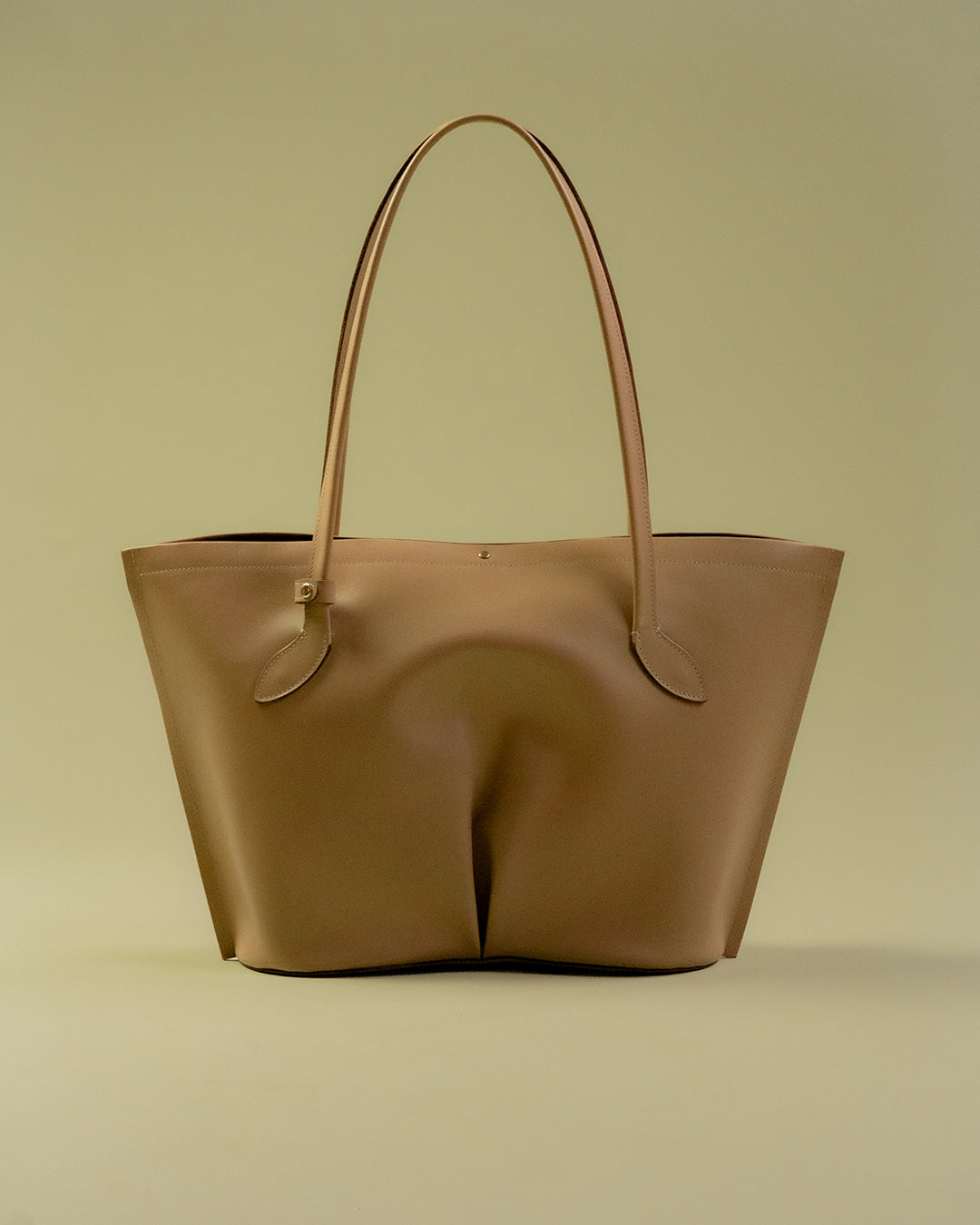 figura tote / almond