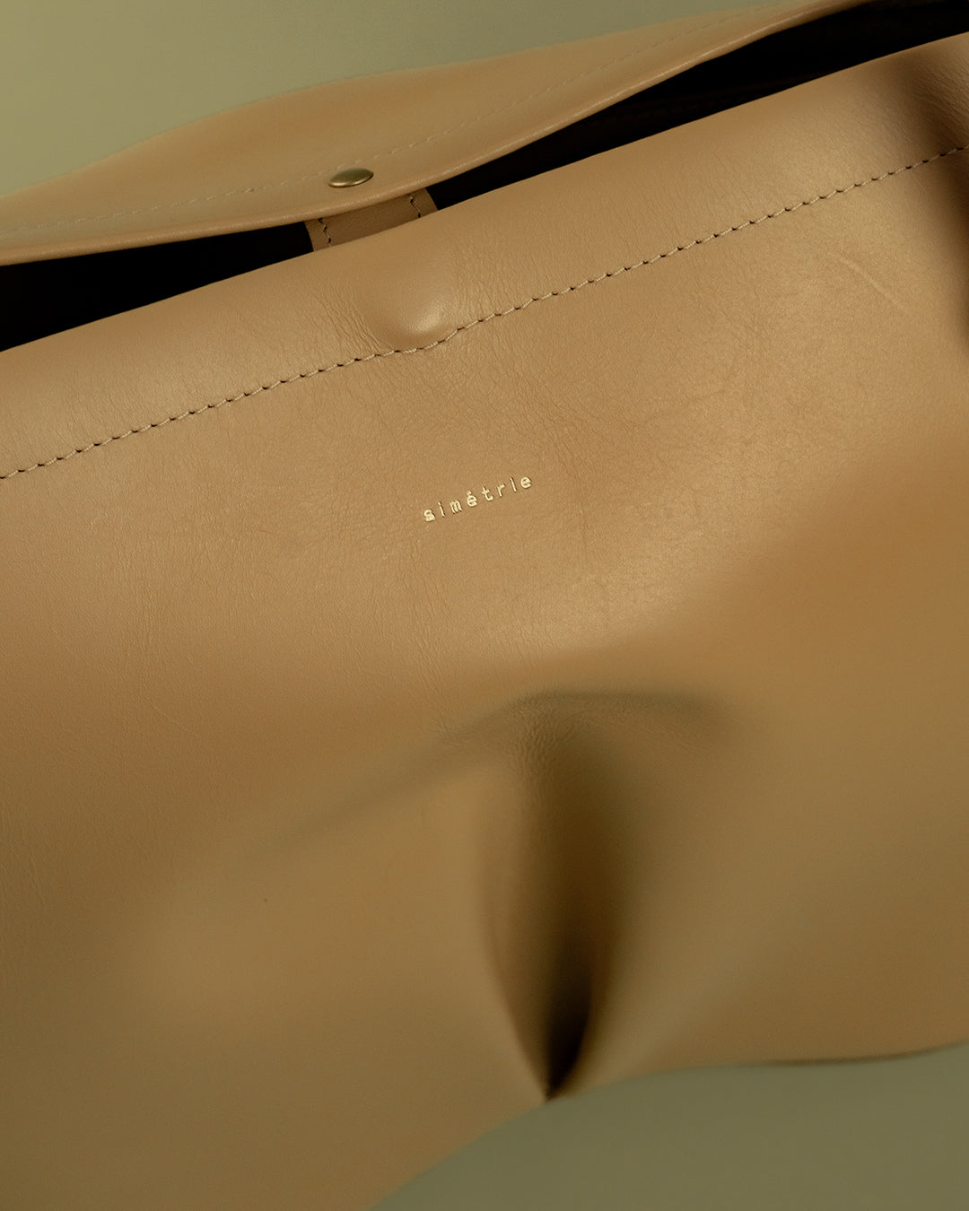 figura tote / almond