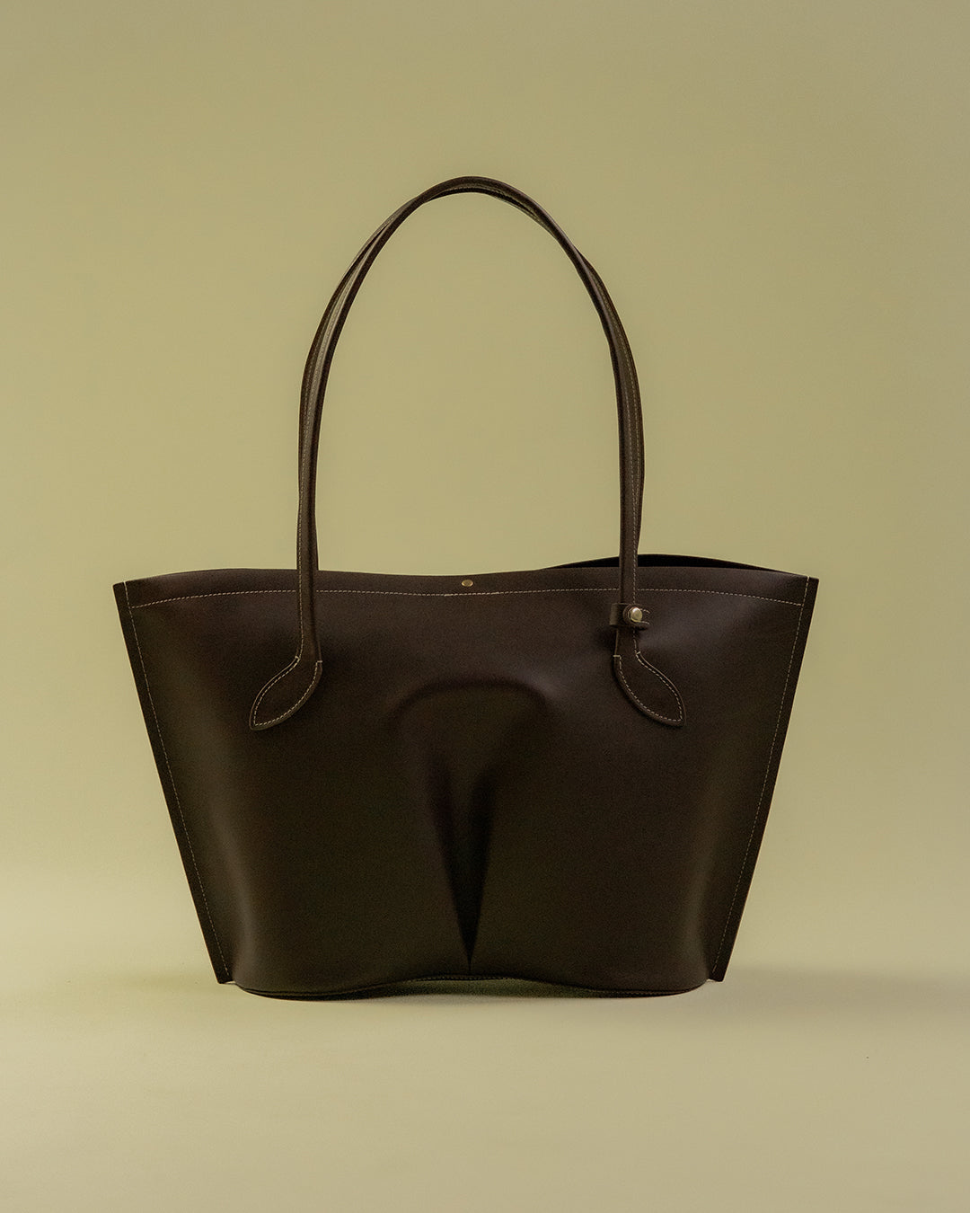figura tote / peppercorn