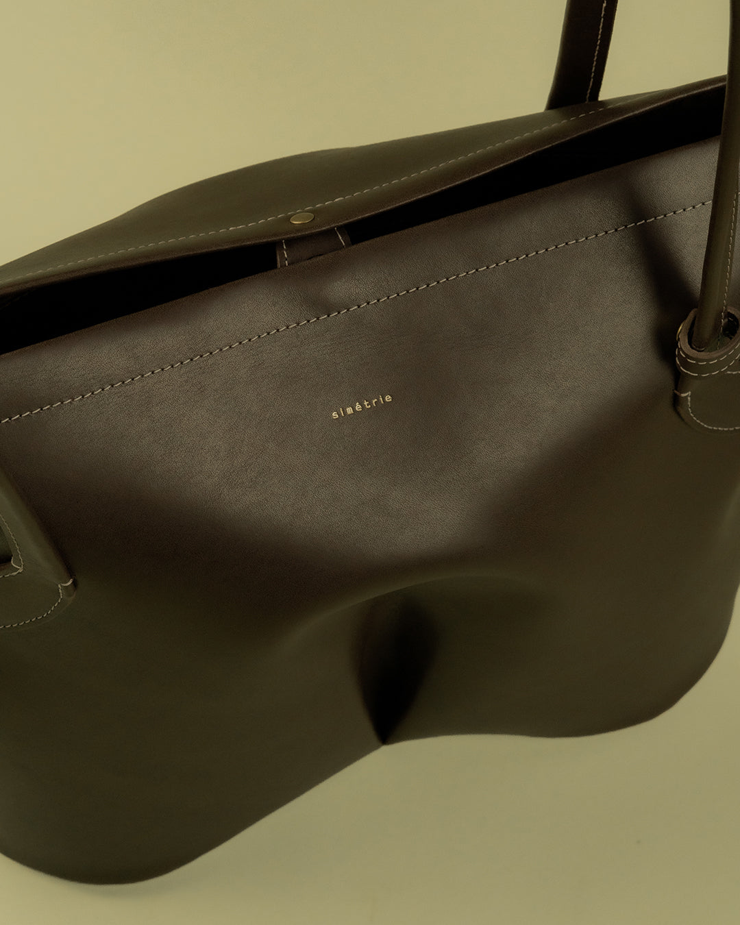 figura tote / peppercorn