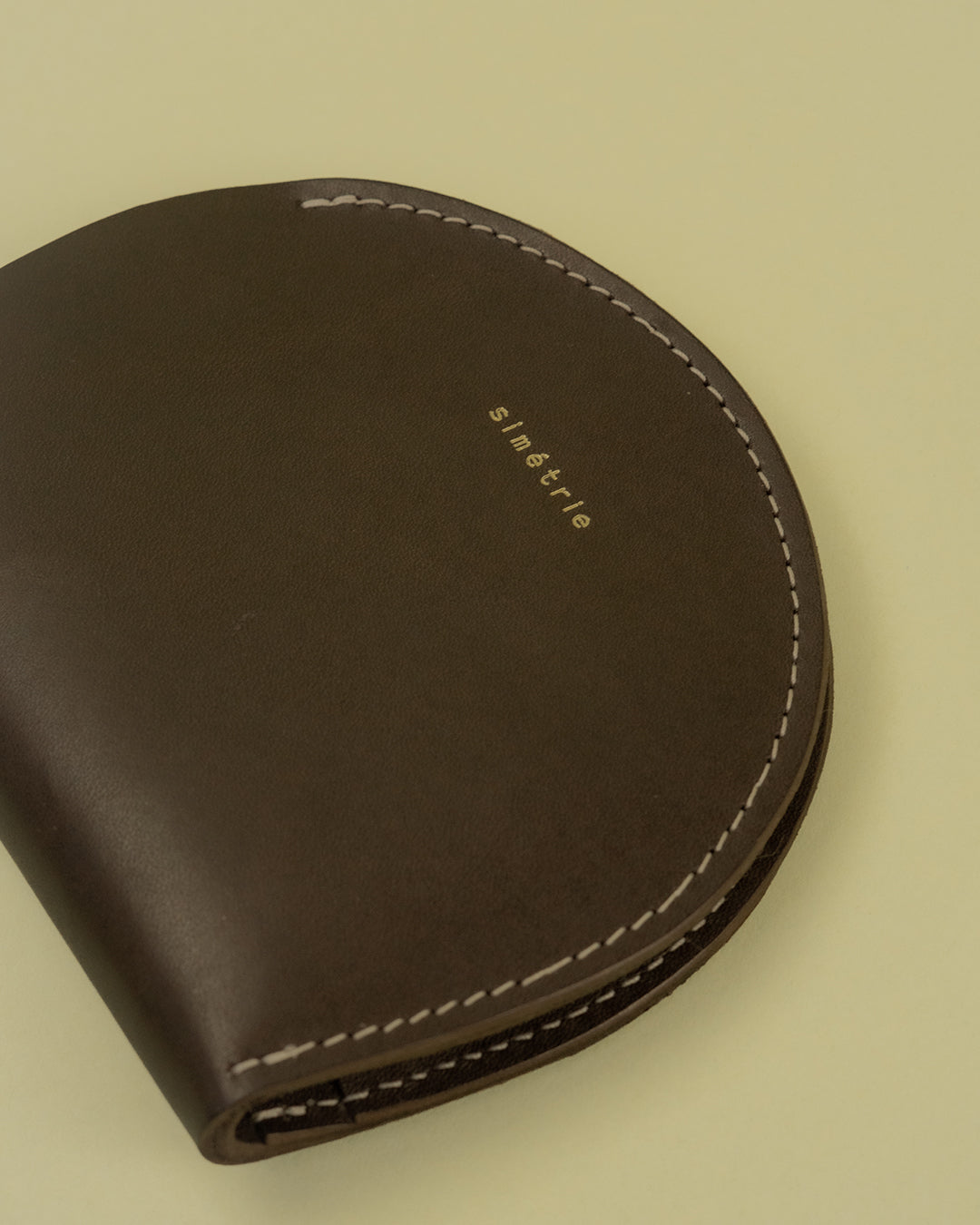 figura wallet / peppercorn