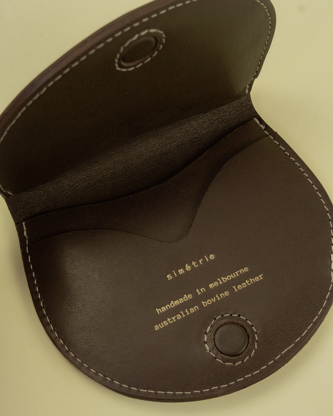 figura wallet / peppercorn