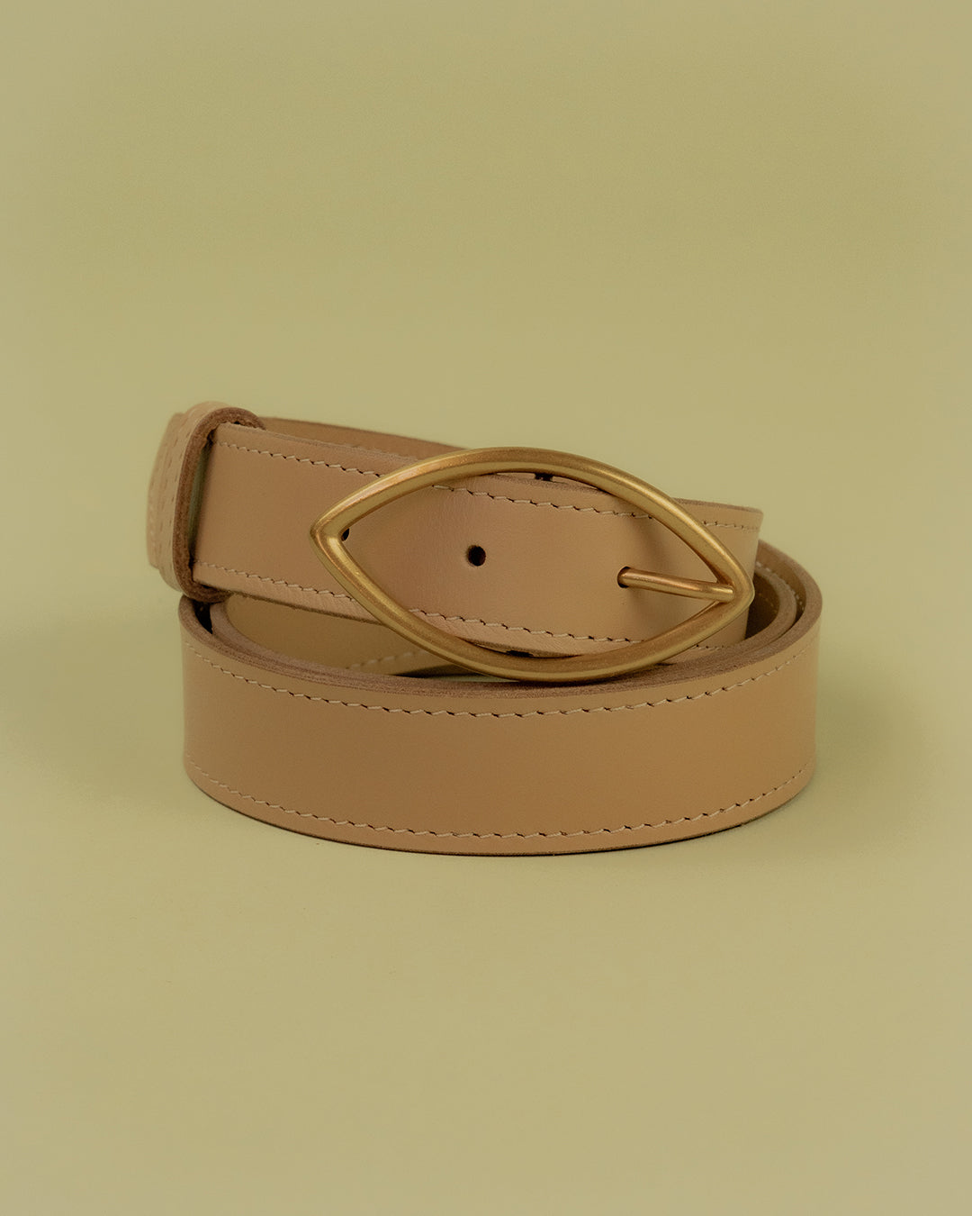 gaze belt / almond