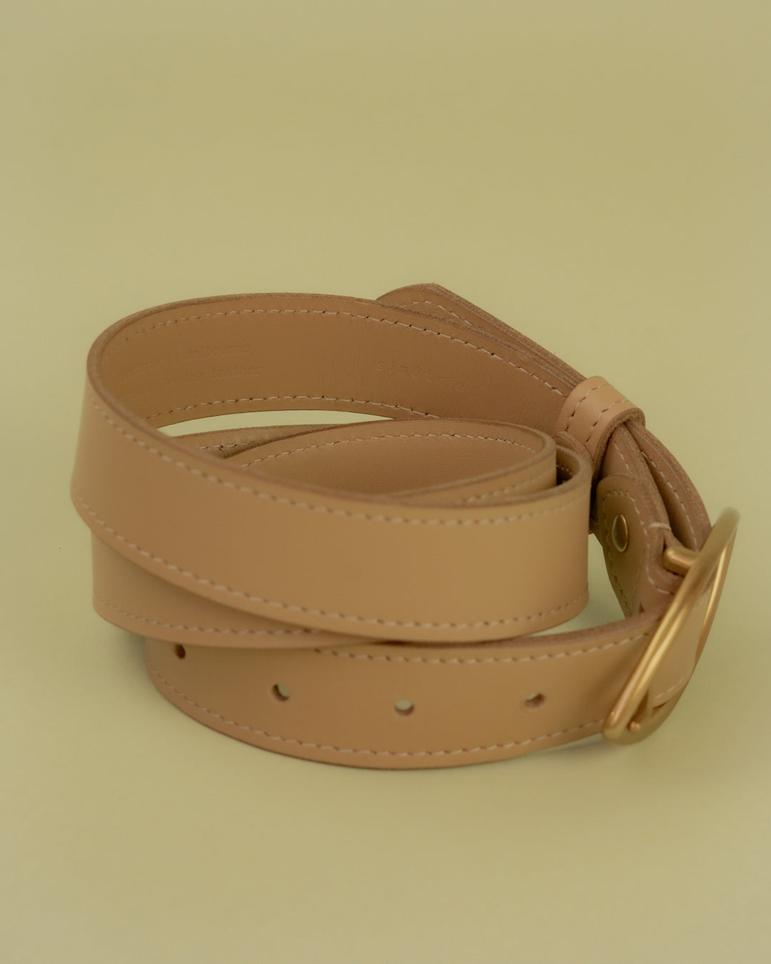 gaze belt / almond
