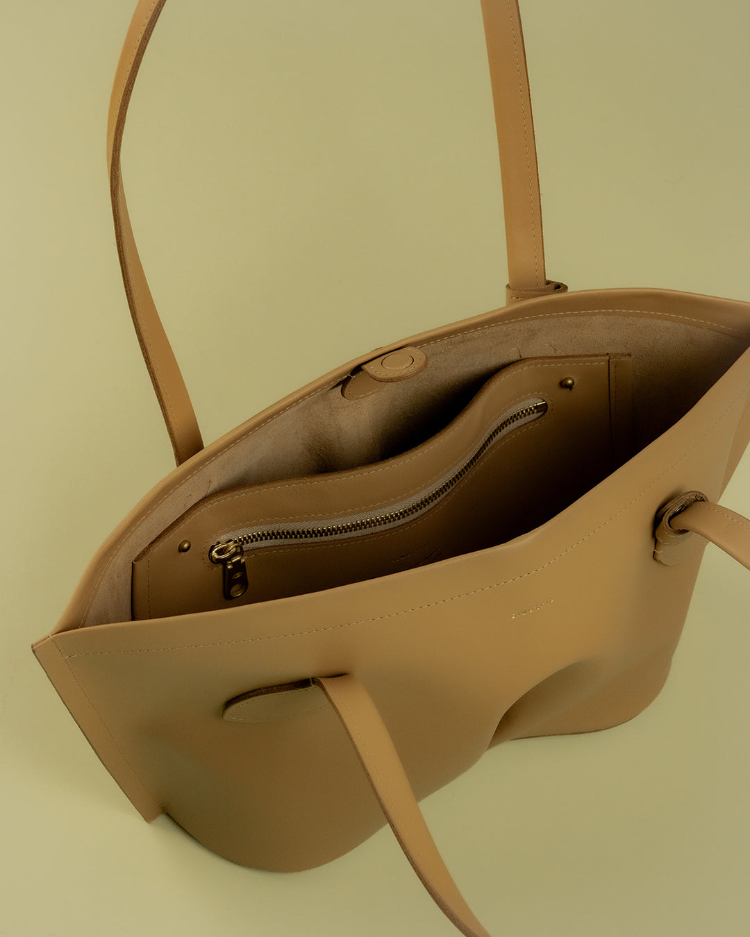 petit figura tote / almond