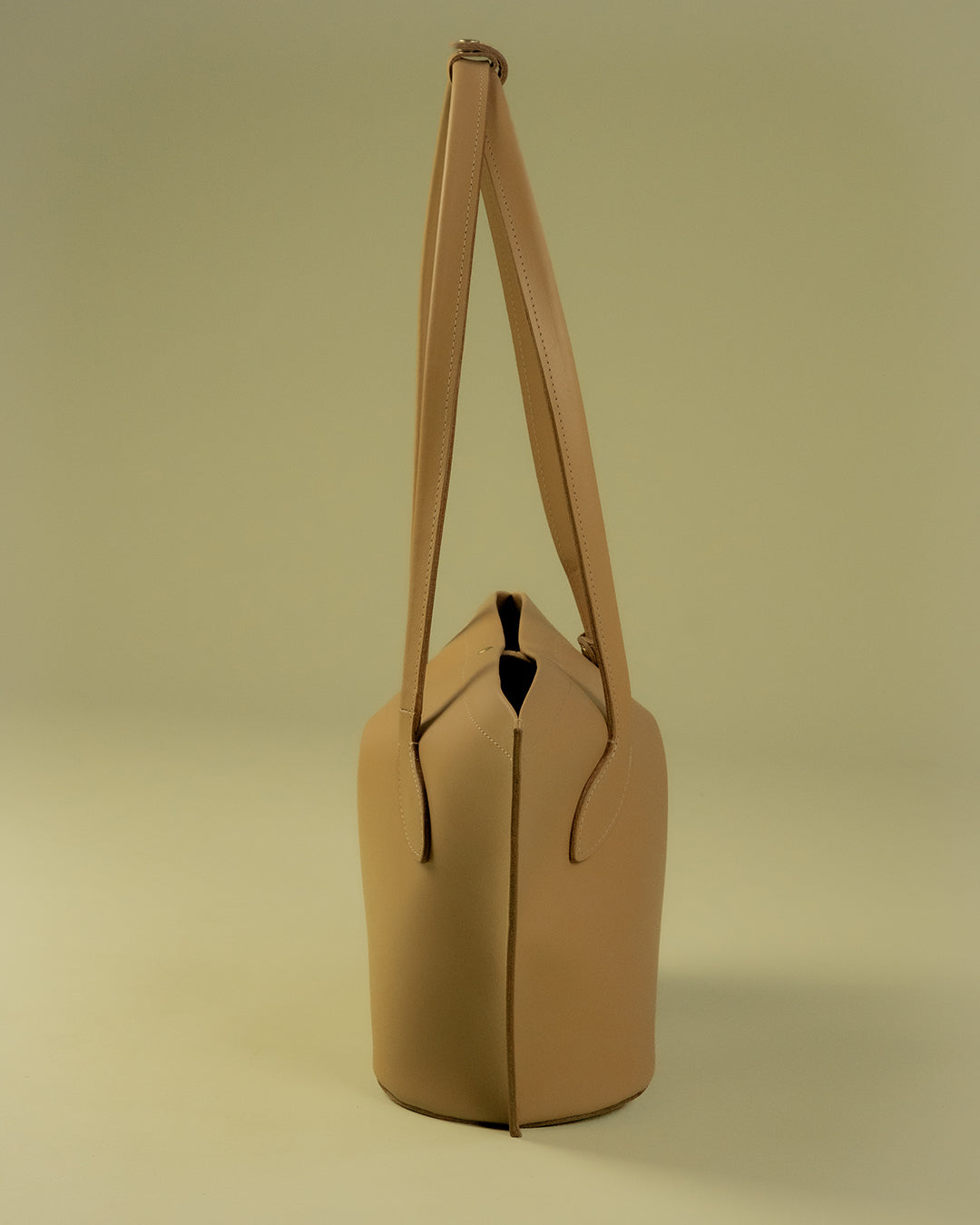 petit figura tote / almond