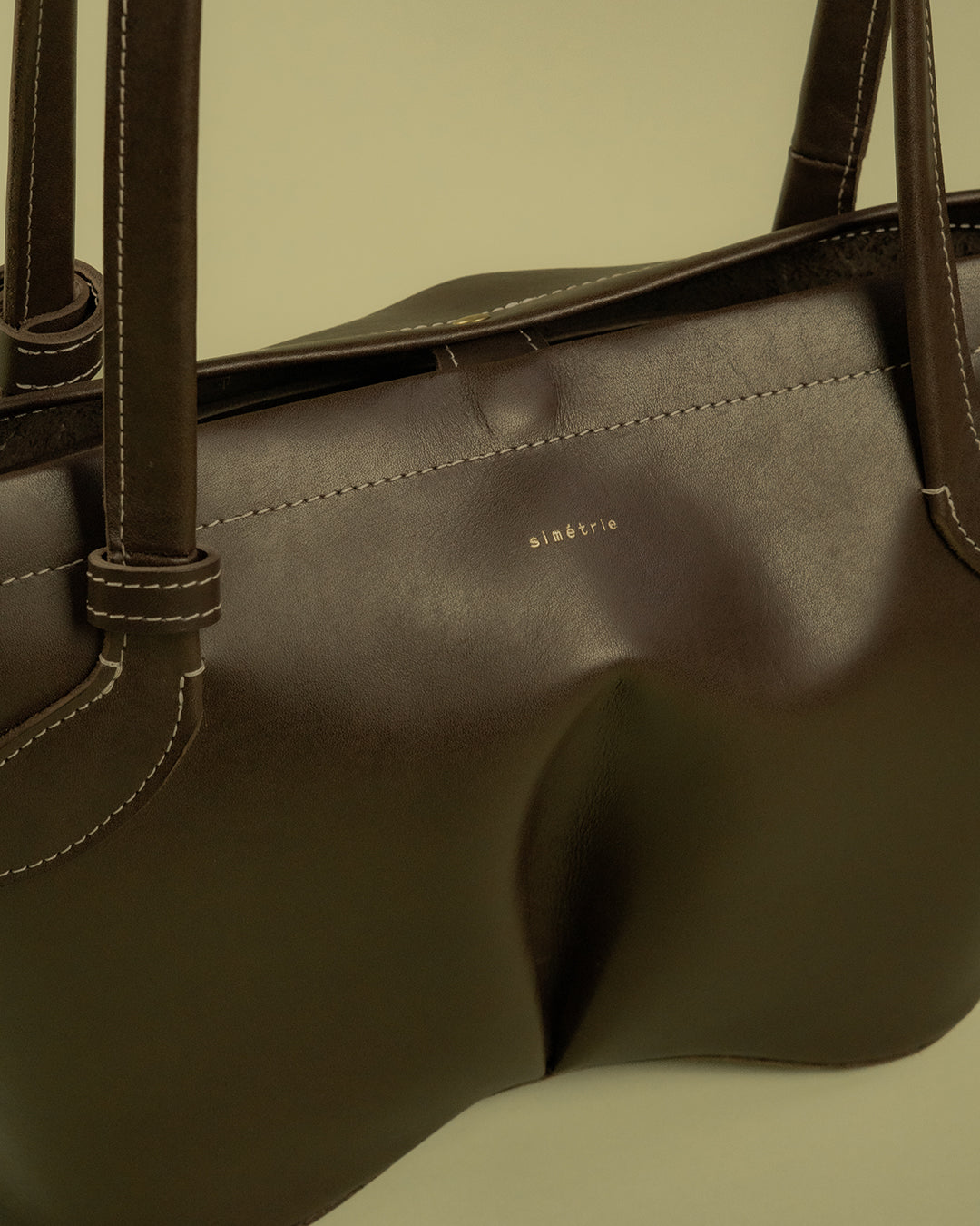 petit figura tote / peppercorn