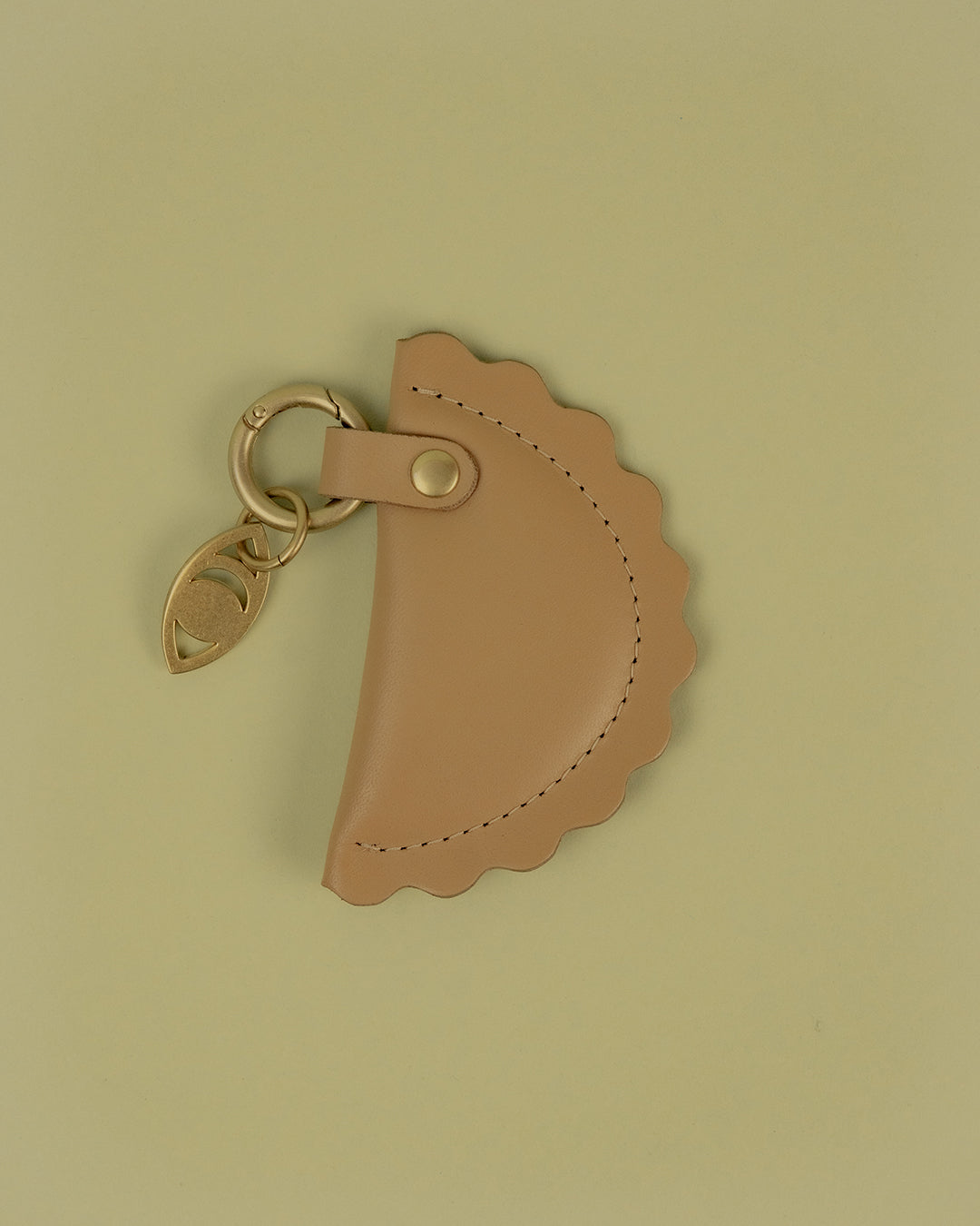 ravjul bag charm / almond