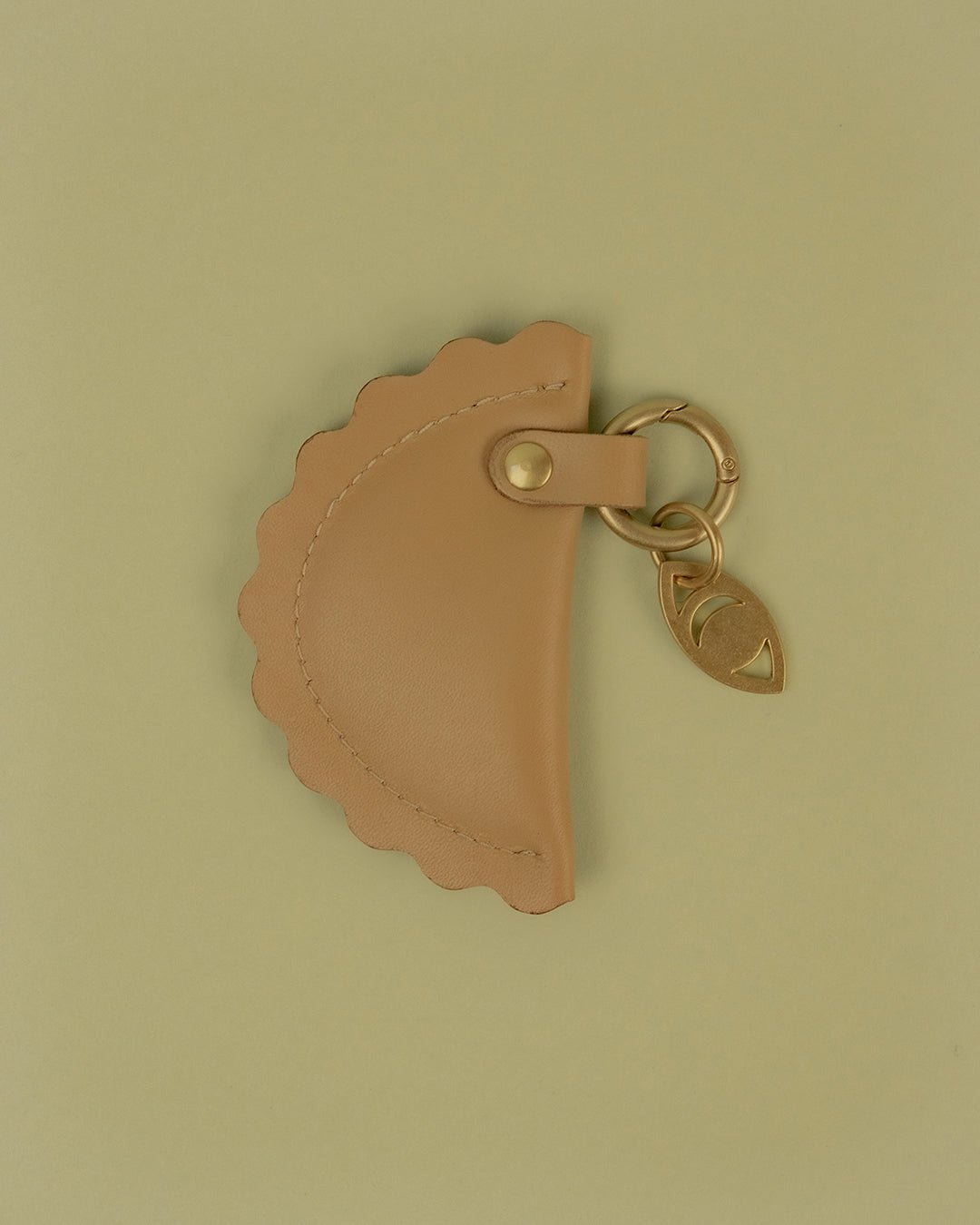 ravjul bag charm / almond