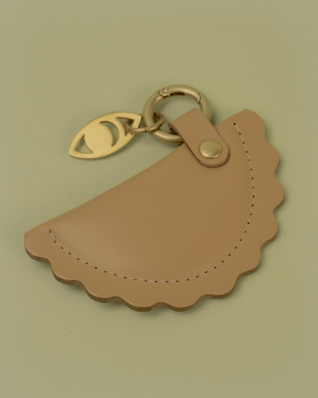 ravjul bag charm / almond