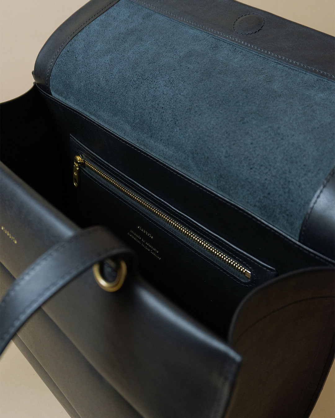 nurture tote / black rock