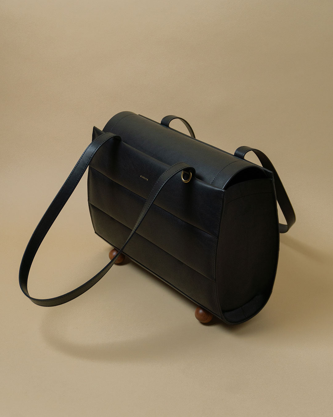 nurture tote / black rock