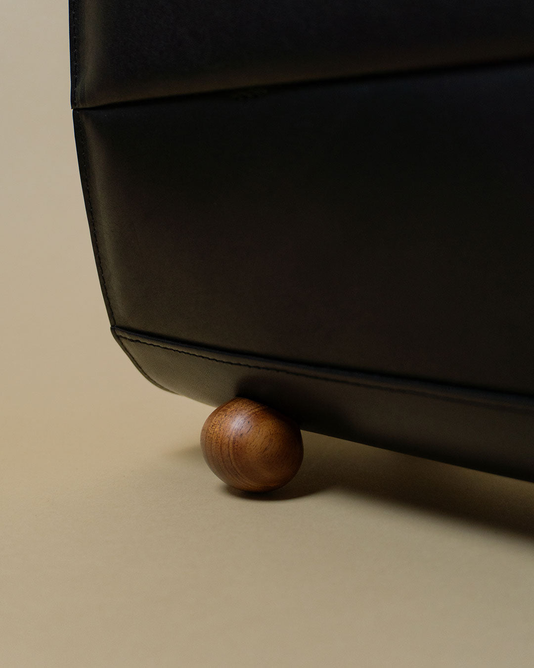 nurture tote / black rock