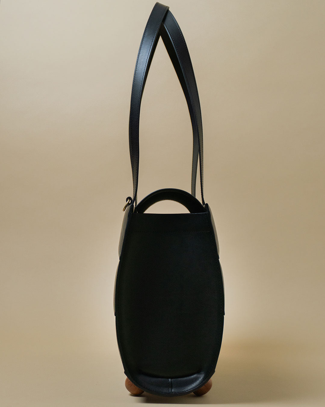 nurture tote / black rock